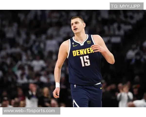 约基奇半场状态火热5投4中轻松斩获14分5篮板2助攻